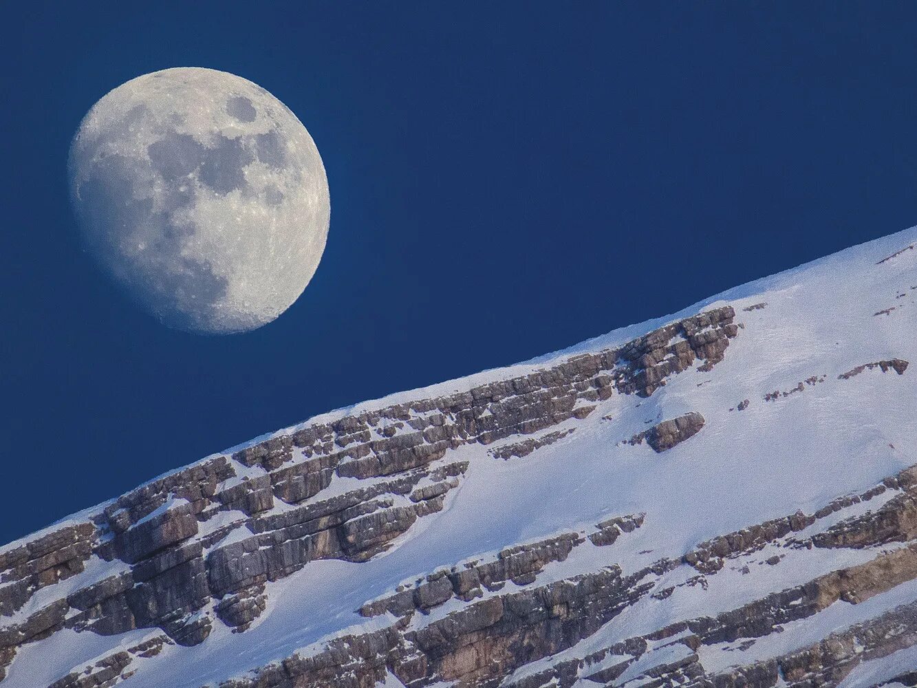 Луна. Фото Луны. Луна из космоса. Снимки Луны.