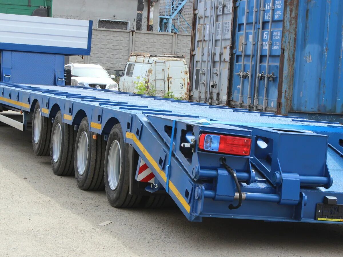 трал низкорамный спецприцеп. Meusburger новтрак тр-354. полуприцеп бортовой 4 осный. контрабанда людей картинки. трал 3 осный с гусаком.