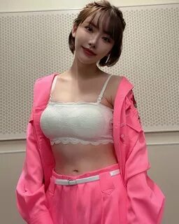 猜 猜 我 穿 这 套 衣 服 去 做 什 么 呢. 深 田 咏 美 深 田 え い み #EimiFukada #Eimi_Fukada 日 本 女...