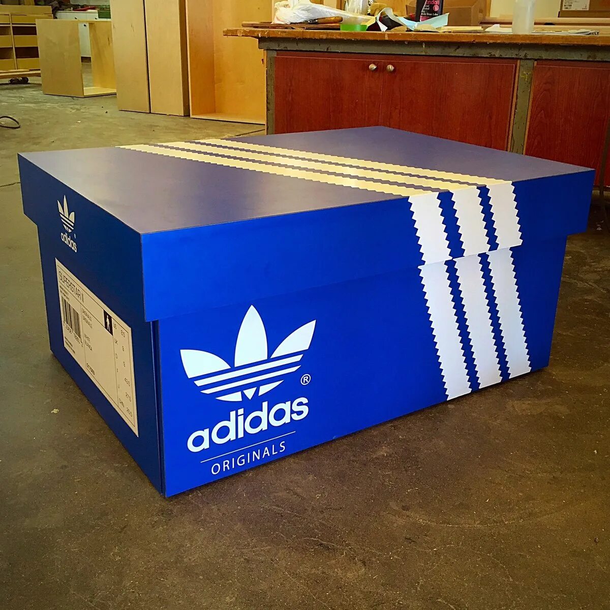 2023. Adidas originals коробка. Оригинальная коробка адидас от кроссовок. Оригинальная коробка адидас. Коробка адидас ориджинал.