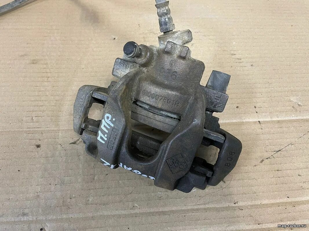 Renault logan суппорт передний. Заглушка тормозного суппорта логан. Суппорт передний логан 2. Передний суппорт рено логан 2. Суппорта логан 2.