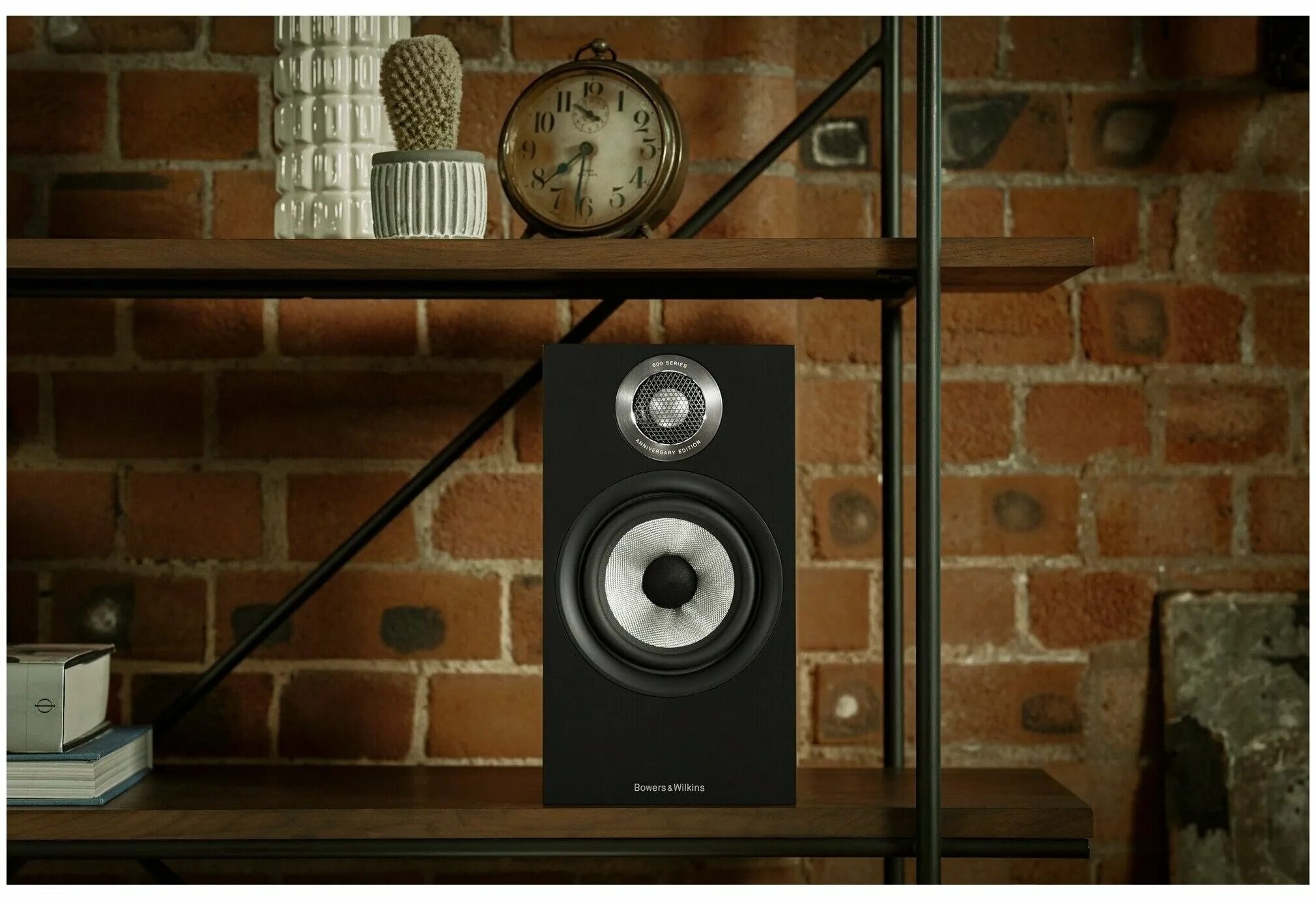Купить акустику полочная bowers wilkins. Bowers wilkins 603 s2 anniversary. Bowers & wilkins 607 s2 anniversary edition. Bowers wilkins 607 s2. Полочные колонки bowers & wilkins 606 s2 anniversary edition black.