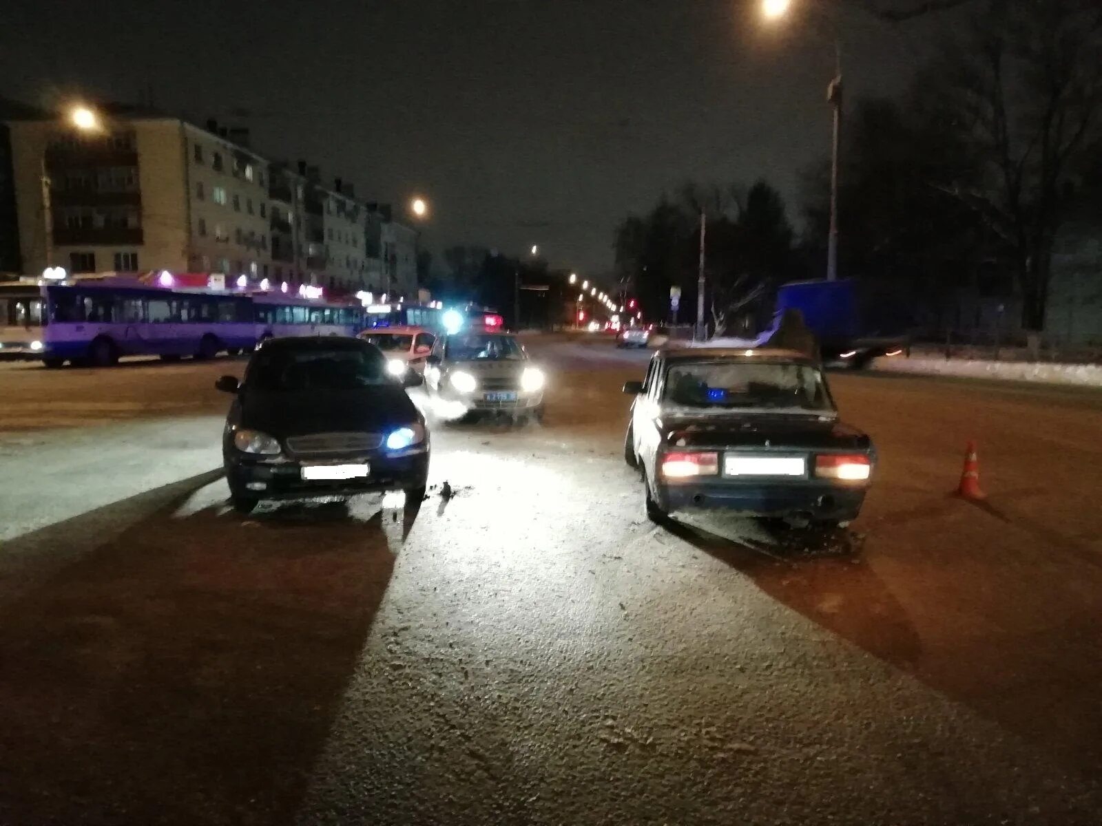 дтп сегодня на чернышевского горького вологда. дтп на перекрестке на черный вологда. авария в вологде на улице чернышевского.