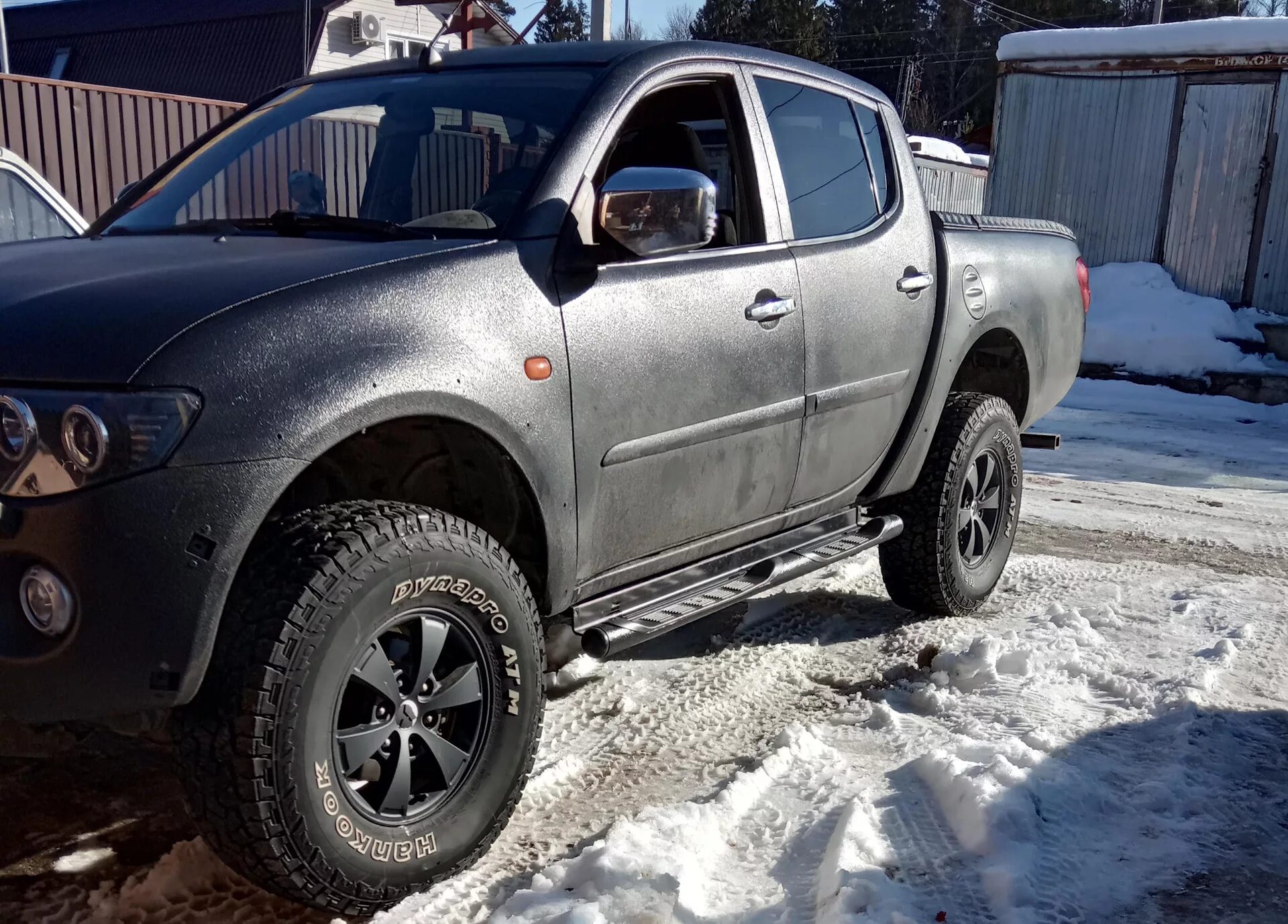 Пороги л200. Силовые пороги Митсубиси л200. Пороги для Mitsubishi l200. Пороги на l200 Мицубиси. Силовые пороги на л200 Мицубиси.