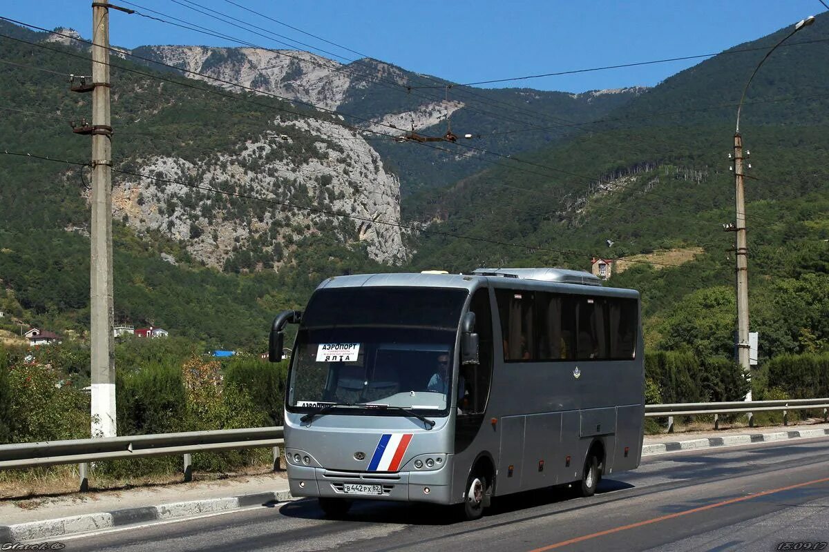 Автобус крымчане. Автобус Ялта Ялта Ялта. Автобус Ялта Симферополь. Маршрутки Симферополь Ялта.