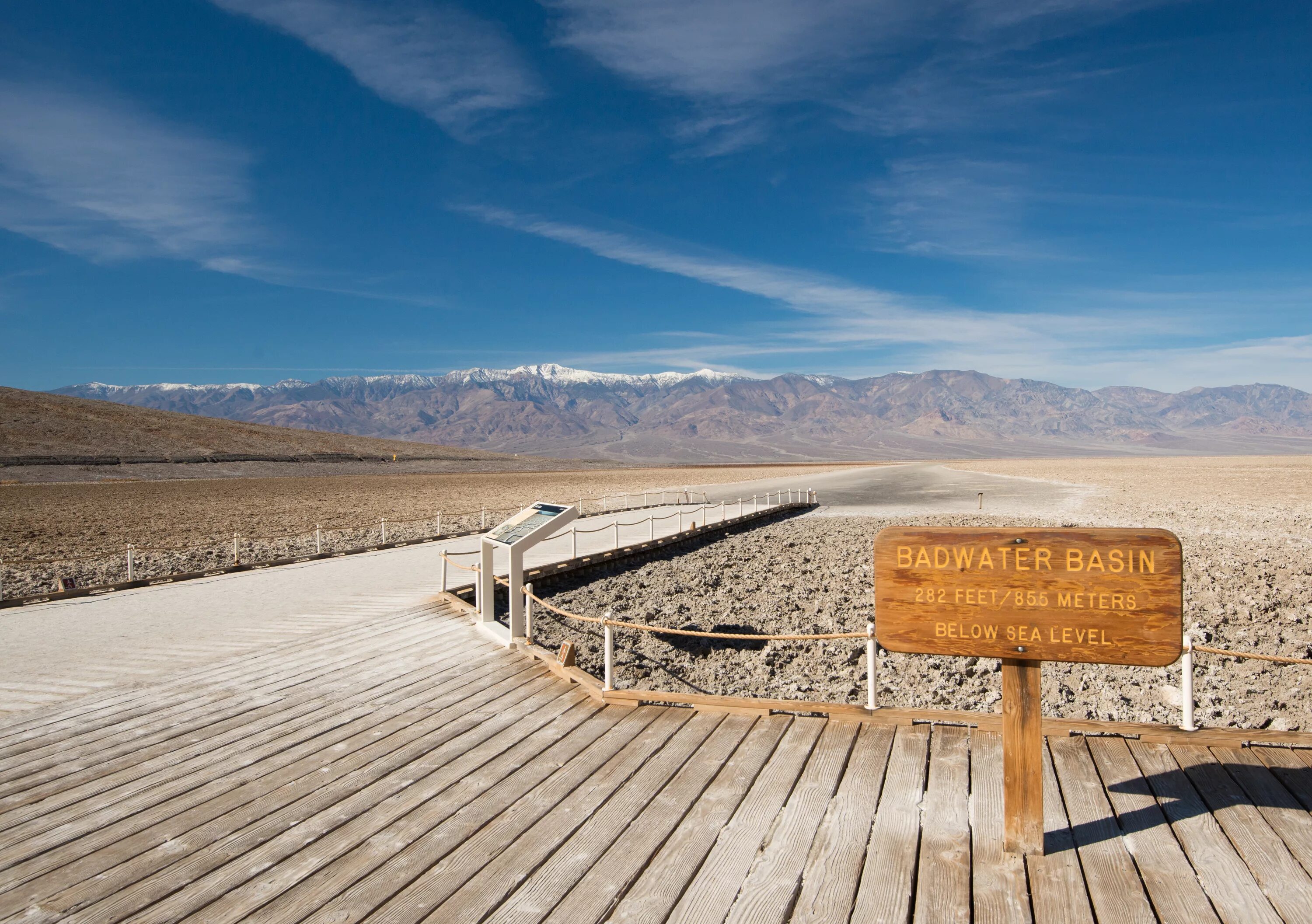 Озеро бэдуотер в долине смерти. Badwater. Badwater. Солончак бэдуотер (badwater. Badwater basin death valley.
