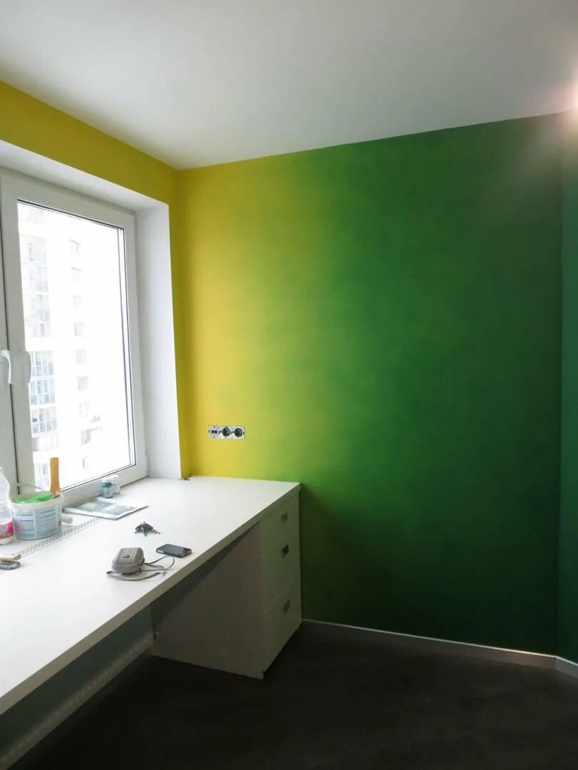 Крашеные стены. Покрашенные стены. Покрашенные стены в квартире. Водоэмульсионная краска для стен.