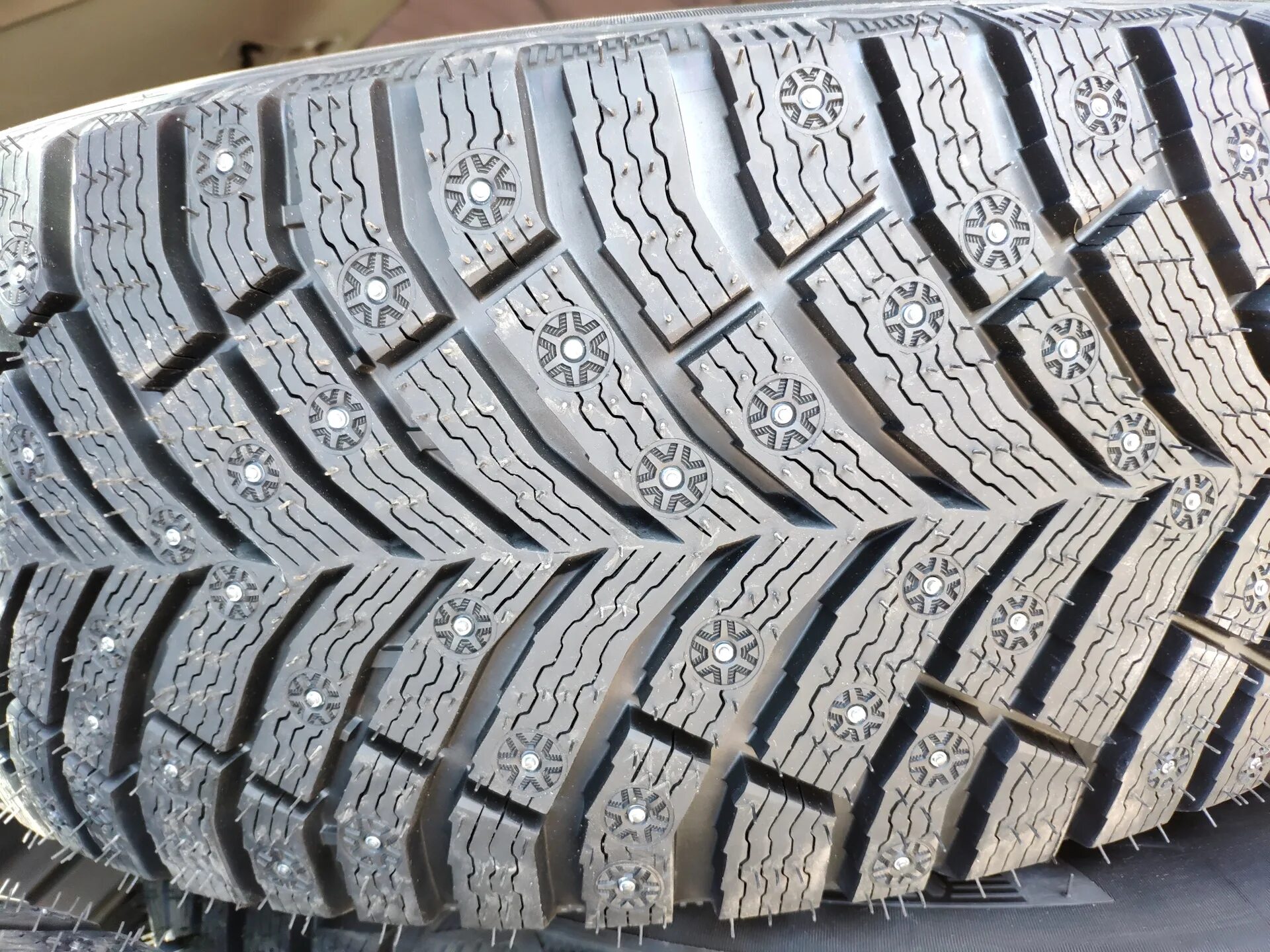 Шины мишлен айс. Michelin x-Ice North 4. Michelin x-Ice North 4 шип. Michelin x-Ice North 4 Woodstock Volkswagen. Michelin x-Ice North 5.