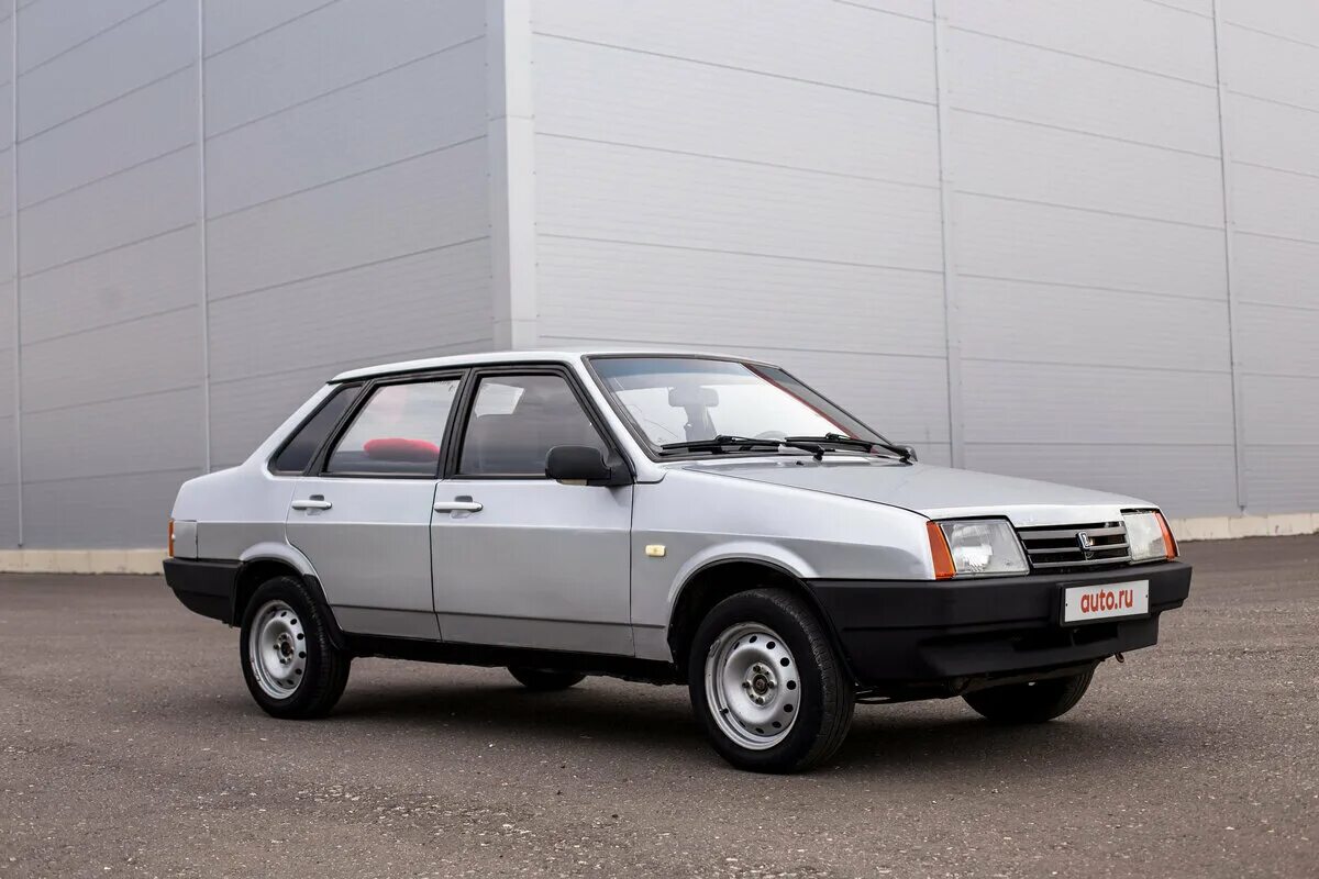 Ваз 21099 1991. Ваз 21099 серебристая заглушка. Ваз 21099 серебристая. Ваз 21099 1. Ваз 21099 калифорнийский маг.