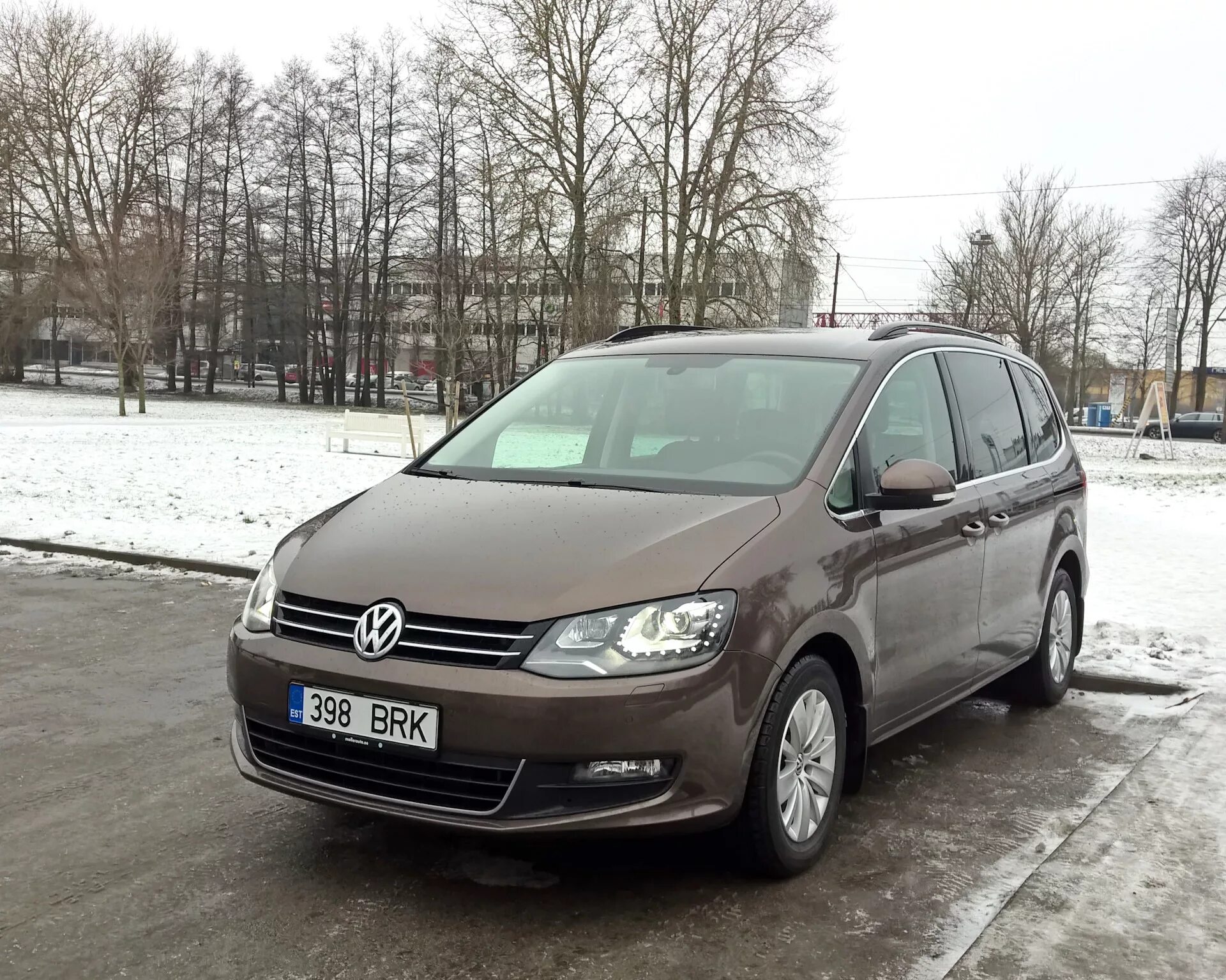 Volkswagen sharan года выпуска. Фольксваген Шаран 2. Фольксваген Шаран 2011. Шаран Фольксваген 2012. Фольксваген Шаран 2011 года.