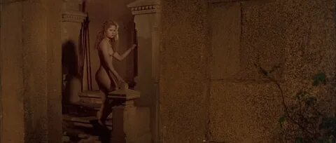 Jenifer Jason Leigh Nude.