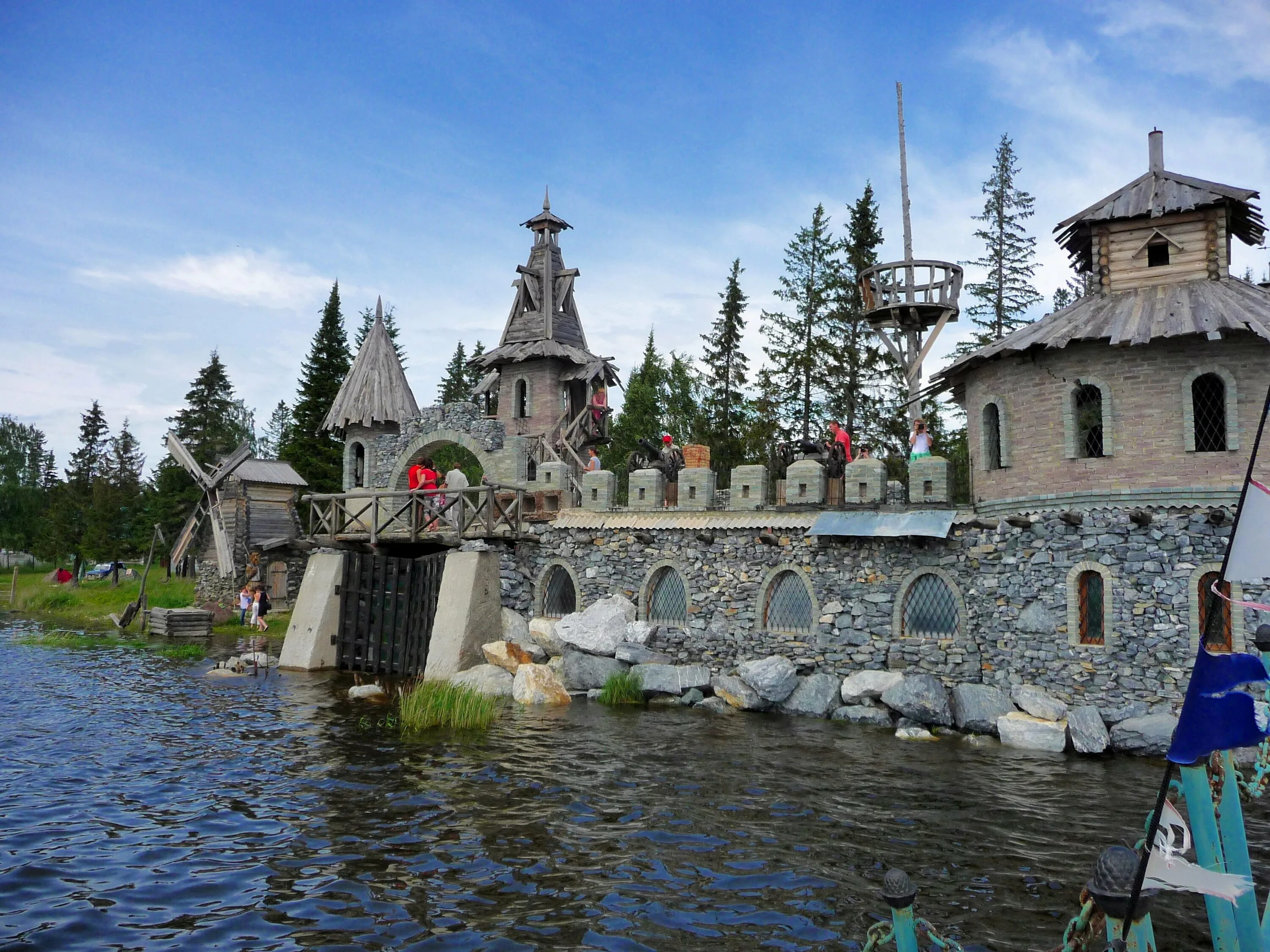 Китова пристань зюраткуль снесли. Куда можно съездить отдохнуть екатеринбурге. Мраморный каньон рускеала республика карелия. Карелия каньон рускеала. Карелия озеро рускеала.