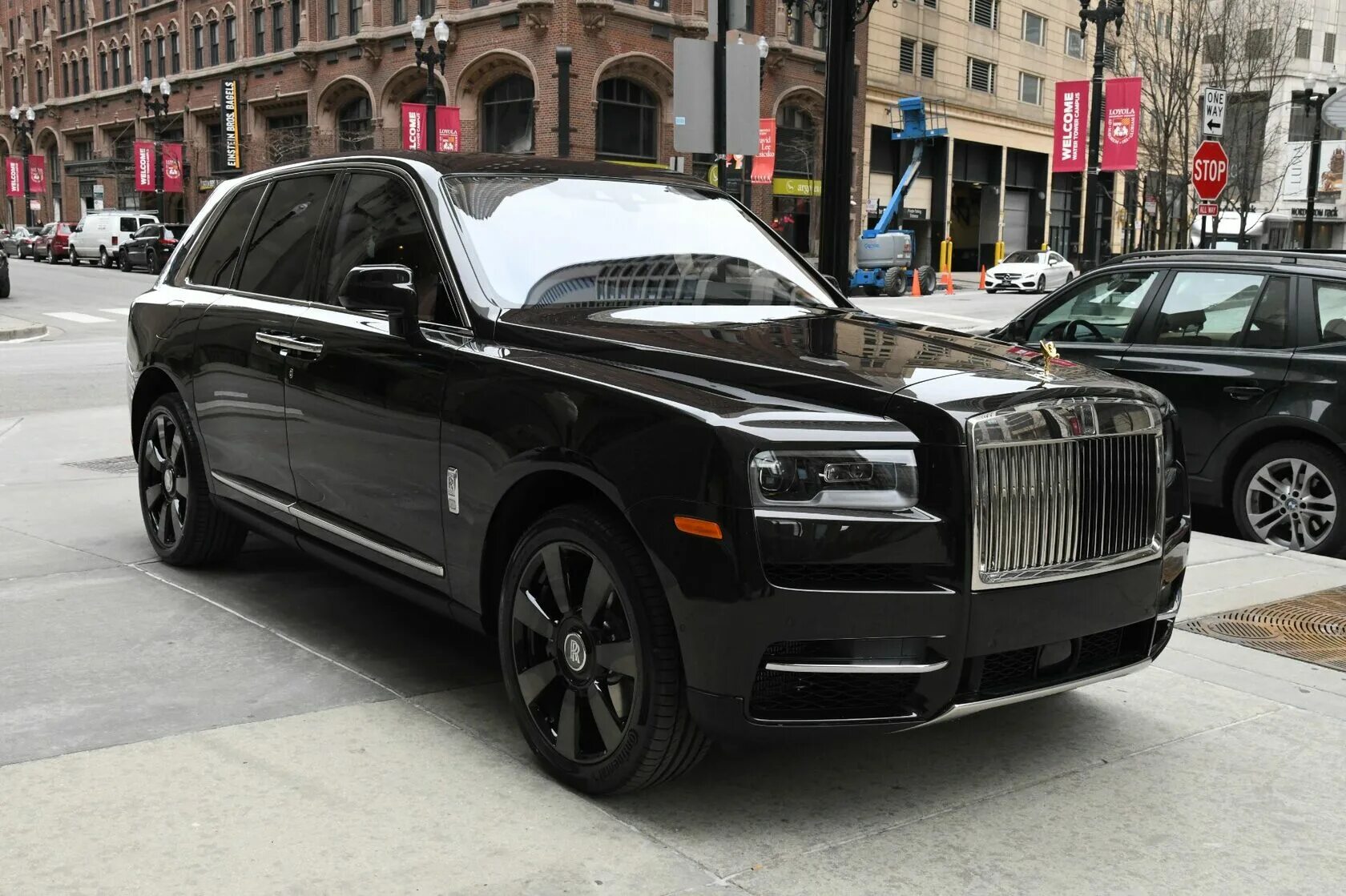 Роллс калина. Роллс Ройс джип. Роллс Ройс Калинин. Внедорожник Rolls-Royce Cullinan. Джип Rolls Royce Cullinan.