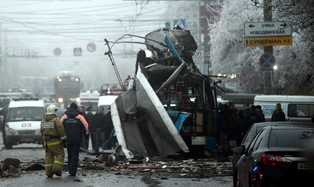 30 декабря 2013 года. Взрыв троллейбуса в волгограде 2013. взрыв троллейбуса, 30 декабря 2013. теракт в троллейбусе в волгограде 30 декабря. 29 декабря 2013 года теракт в волгограде.