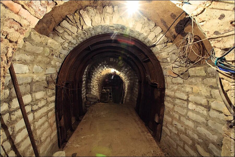 Прокопать туннель. Подземный тоннель. Туннели под землей. Подземный тоннель. Метрополитен им мулярчика лебедянь.