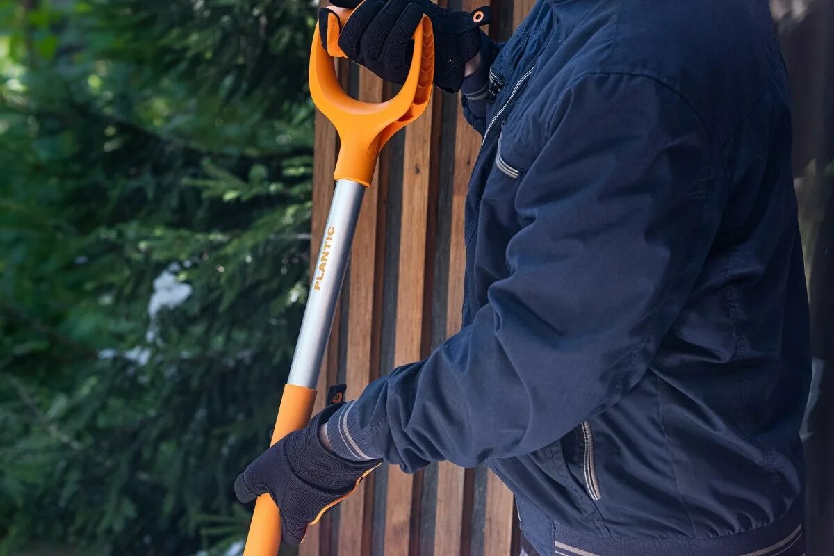 Plantic snow. Лопата снеговая fiskars solid (1026792). Лопата plantic snow 12003-01 (fiskars snowxpert 1026793). Лопата plantic snow с алюминиевым черенком 12004-01. Plantic snow light 12001-01.