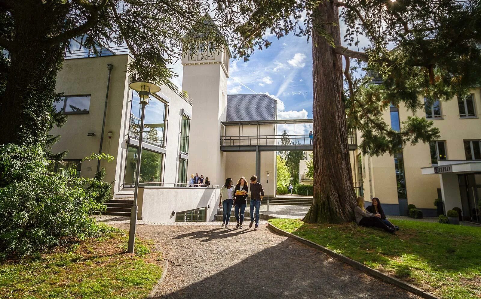 University of applied sciences. Iubh университет в германии. международная высшая школа бад-хоннеф. iu international university of applied sciences. berlin international university of applied sciences поступить.