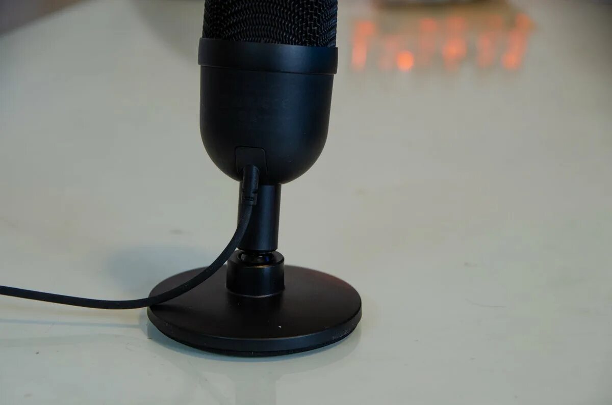 Купить микрофон razer. Микрофон Razer Seiren x condinser streaming Microphone. Razer микро. Razer Siren v2 Pro кронштейн. Razer Serien Mini на пантографе.