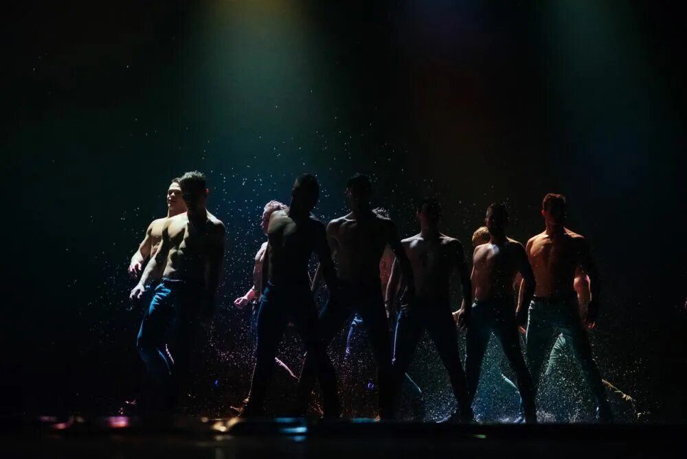 шоу под дождем чебоксары. театр искушение шоу под дождем. шоу под дождем коллектив искушение. театр танца искушение. санкт-петербургский театр танца искушение шоу под дождем.