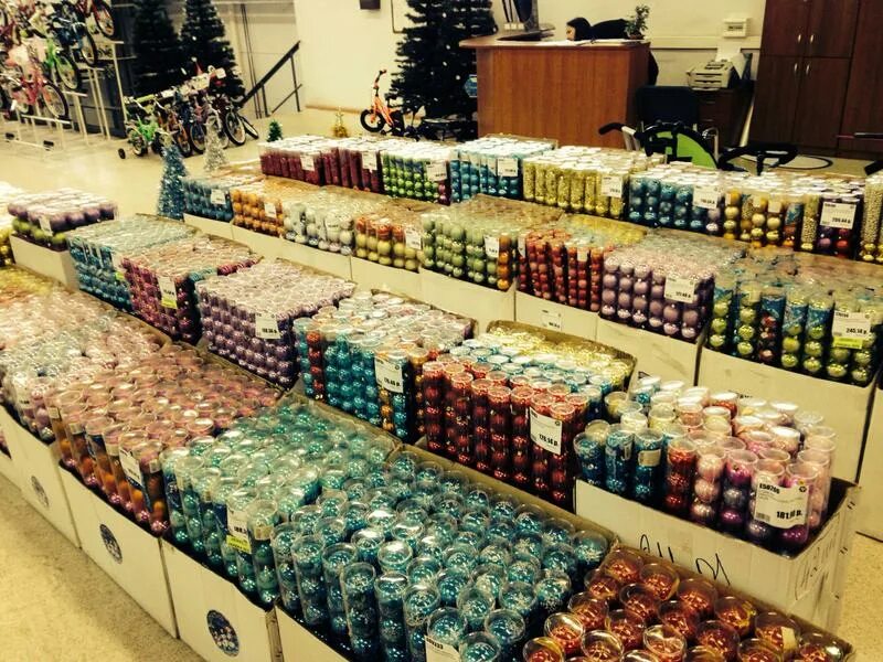 Светофор магазин. Оптовый магазин продуктов. Выкладка товара в магазине светофор. Новый оптовый магазин. Новогодний склад.