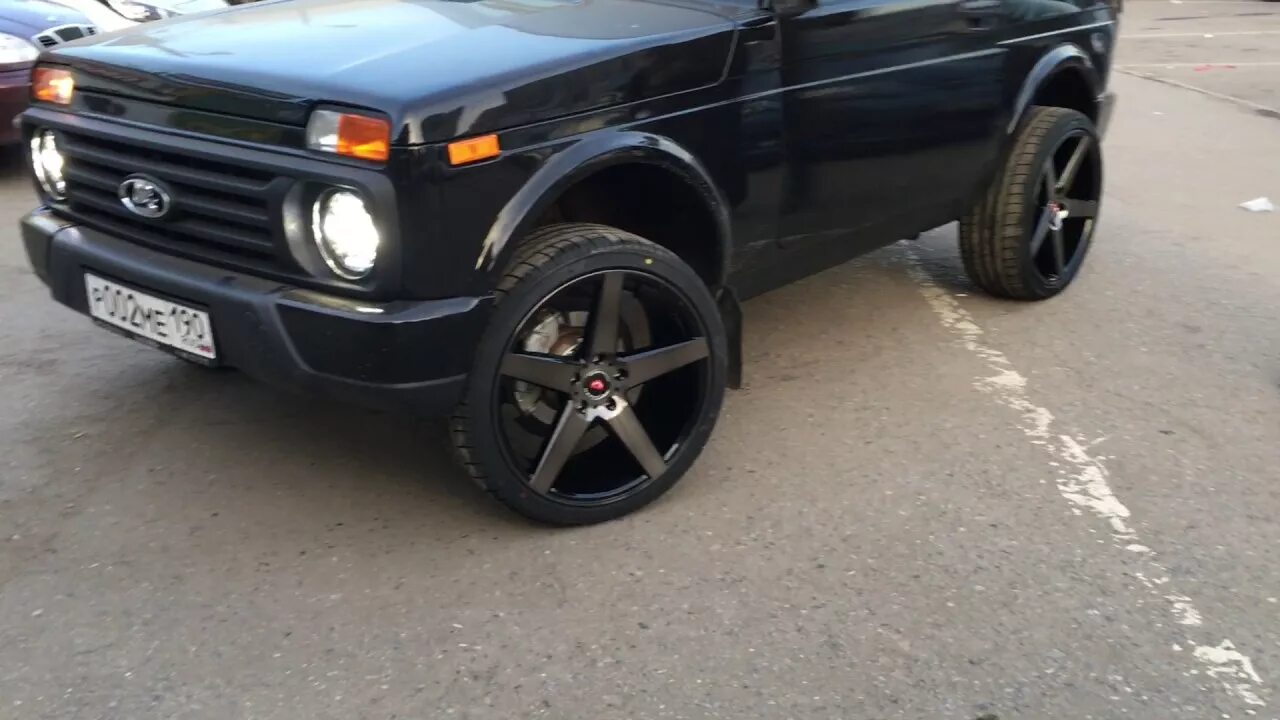 Нива 2121 белая на литье. Нива 2121 на r19. Колеса r20 на ниву урбан. Диски воссен на ниву. Диски воссен r16 нива белая.