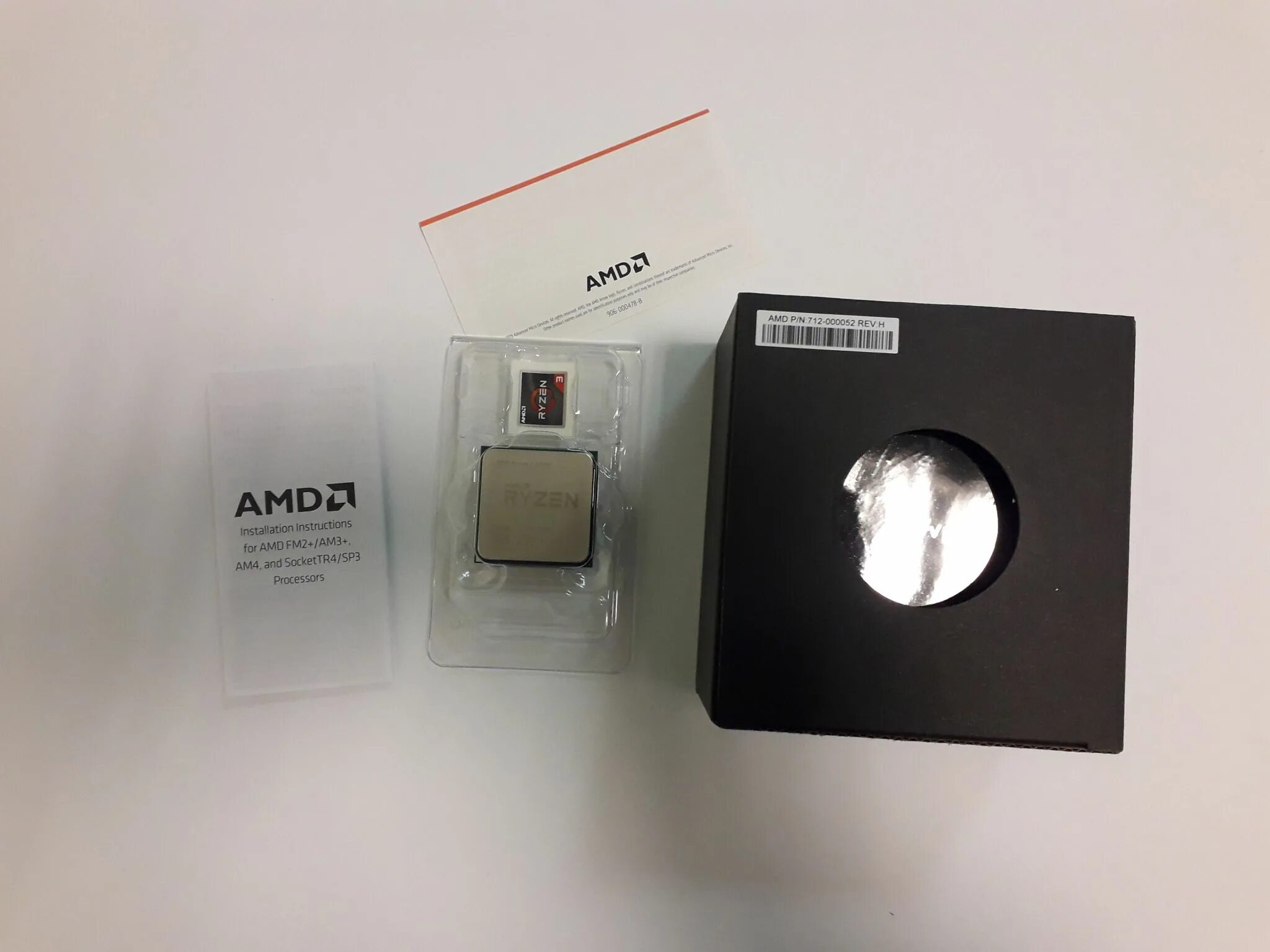 AMD Ryzen 3 3200g. AMD Ryzen 3 3200g am4, 4 x 3600 МГЦ. AMD Ryzen 3 3200g скальпирование. Коробка Ryzen 3 3200g. Ryzen 3 pro 3200g