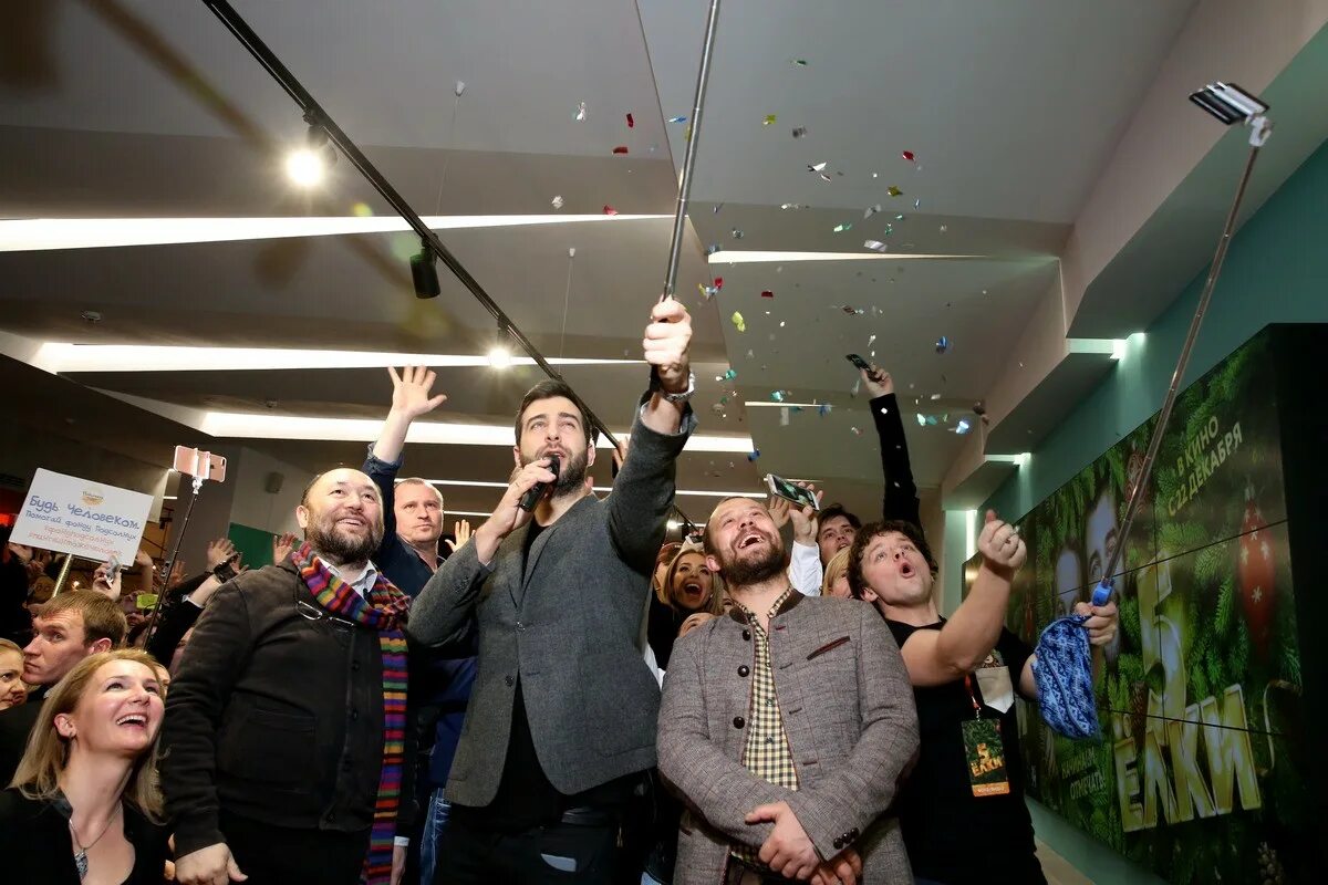 Елки тимур бекмамбетов. Гоша куценко елки. Елки константин. Закадровый голос елки 10. Елки актеры.