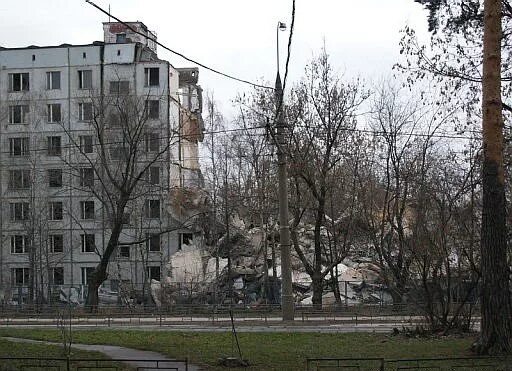 Проспект строителей 70а саратов. Открытое шоссе фенольный дом. Программа фенольного жилья. Переселение граждан из аварийного жилищного. 9 мкр радужный хмао.