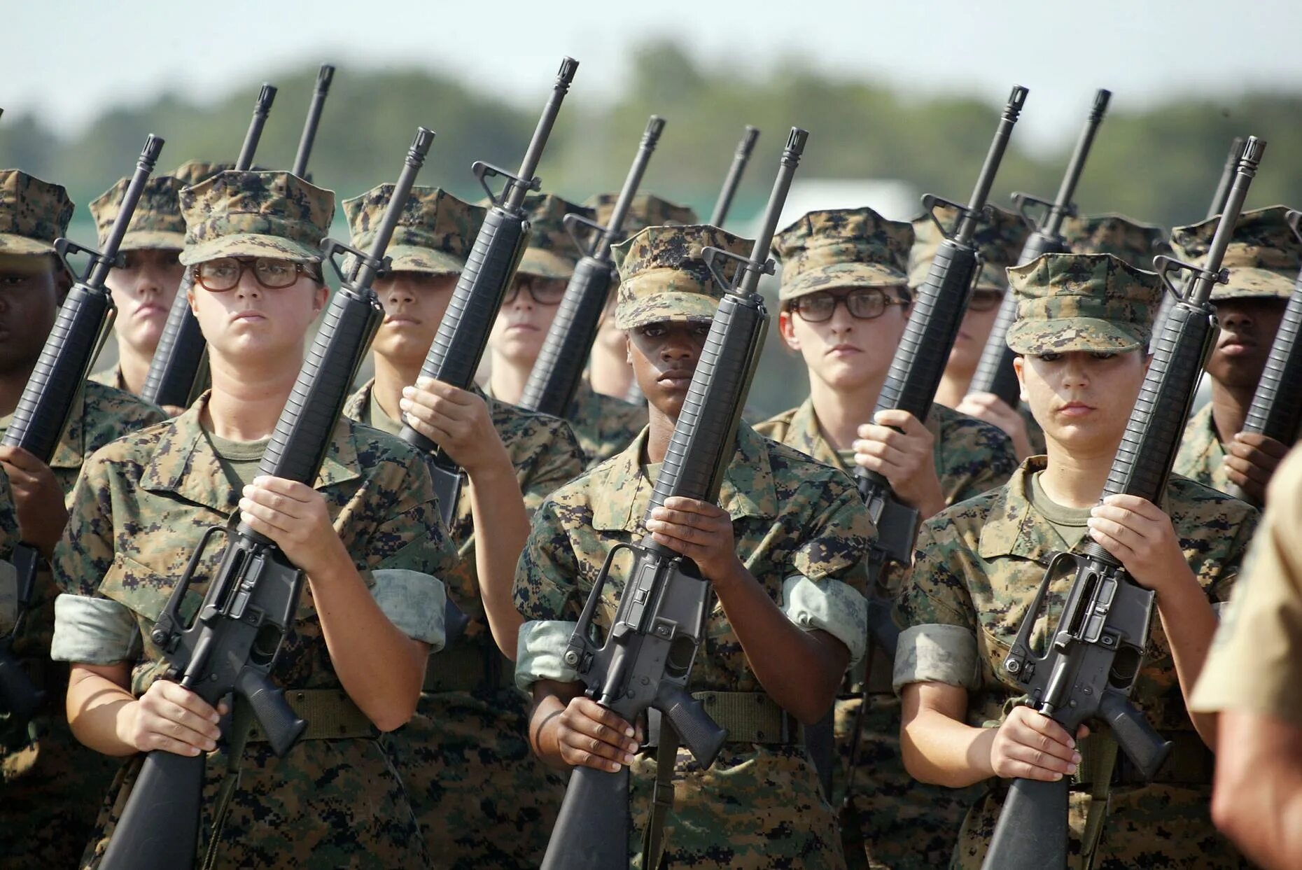Serving in the army. Военная служба для детей в америке. военная угроза. женщины солдаты нато. serve in the army.