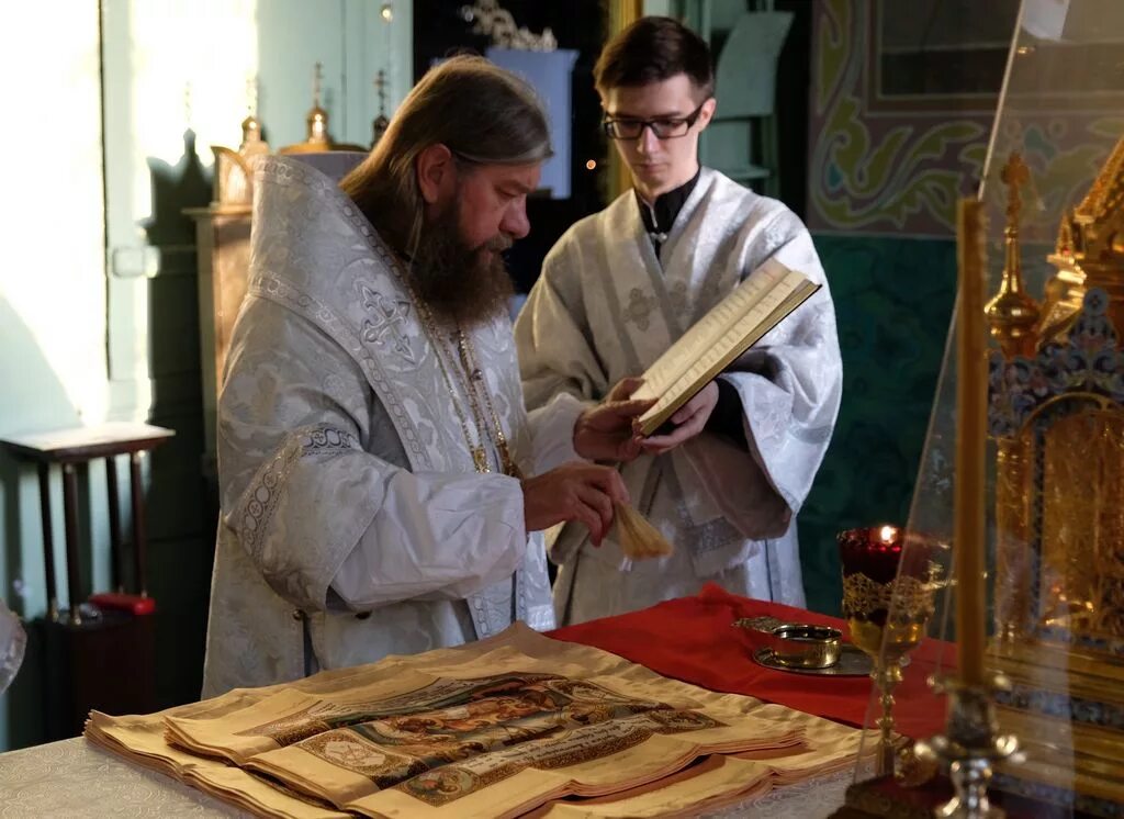 Владыка. Епископ никон в алтаре кудымкар. Ппдс 2011 год. Митрополит ставропольский и владикавказский гедеон 2002. Совершил чин освящения.