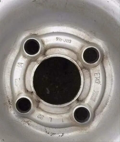 Дэу нексия разболтовка колес r15. Разболтовка диска дэу. Разболтовка диска дэу. Шевроле спарк диски 13 разболтовка. Разболтовка нексия n150.