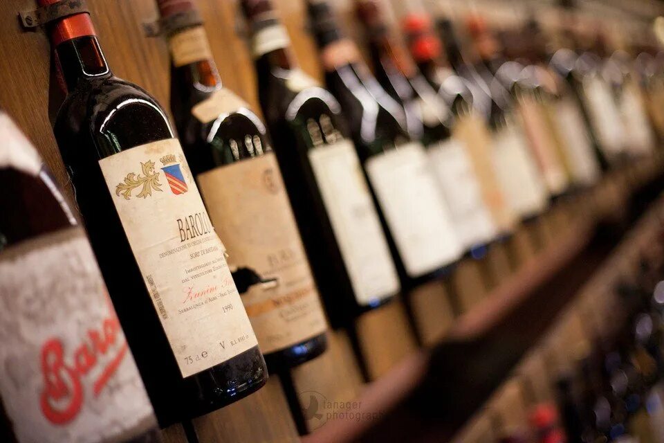 Итальянское вино. Вина Италии Бароло и Барбареско. Итальянское вино в Италии. Винодельня Италии 2021. Вино n1 в Италии.