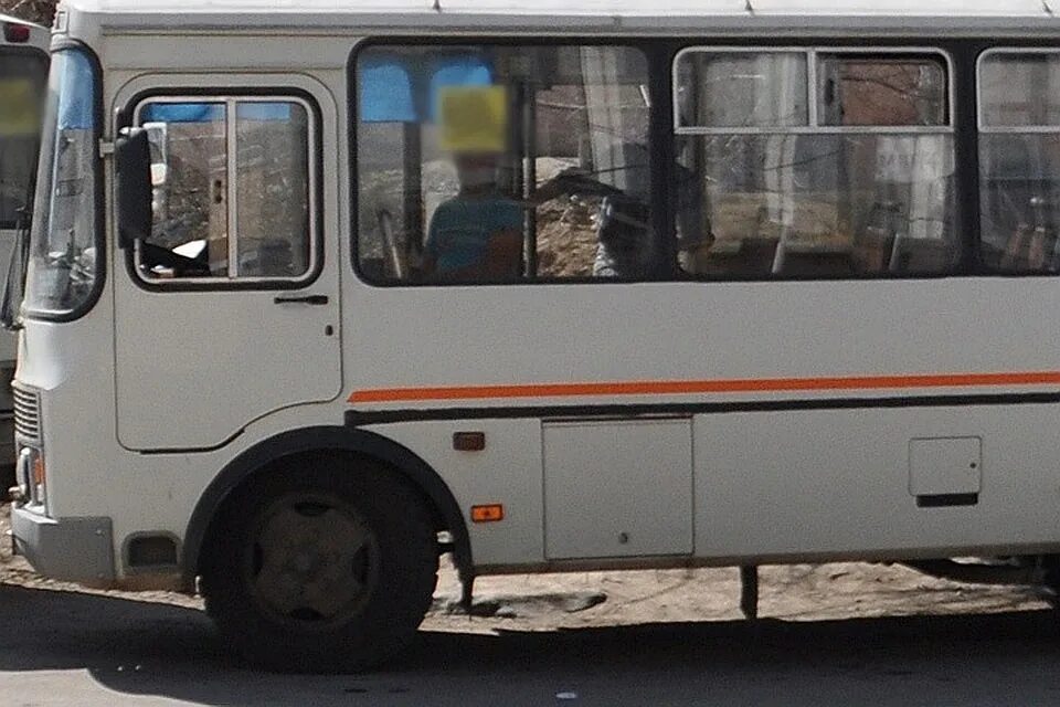 Поломка автобуса на трассе. График автовокзал рамонь воронеж. Автовокзал воронеж новохоперск. Рамонь автостанция. Борисоглебск новохоперск автобус.