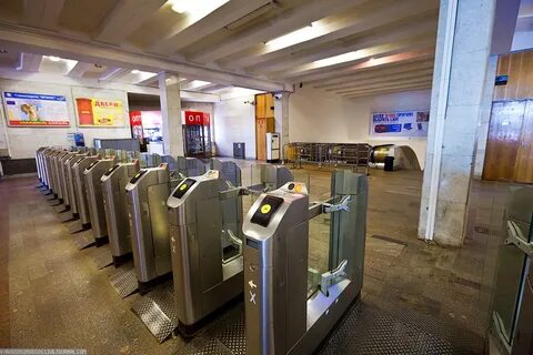 Станция метро планерная