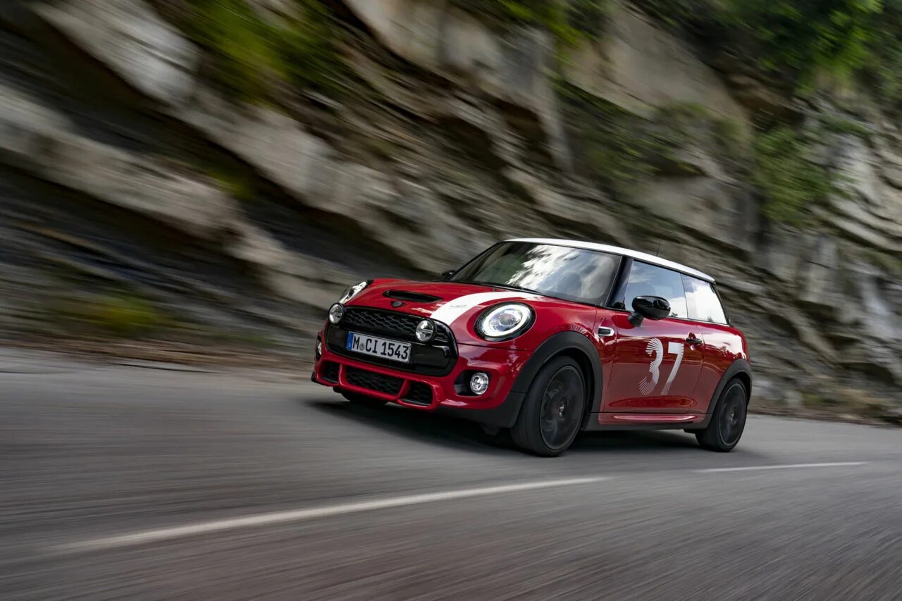 Mini edition. Мини купер юбилейный. 2018 mini john cooper works buggy. Мини купер джон воркс 2019. Mini cooper jcw 2016.