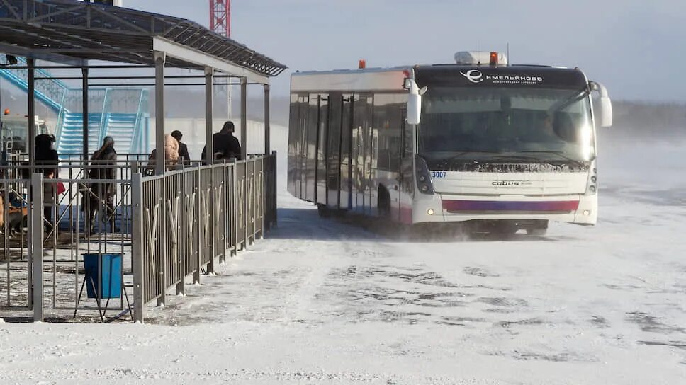 Погода в аэропорту емельяново красноярского края. Емельяново. Погода в аэропорту емельяново красноярского края. Противообледенительная обработка. Местный автобус в емельяново фото.