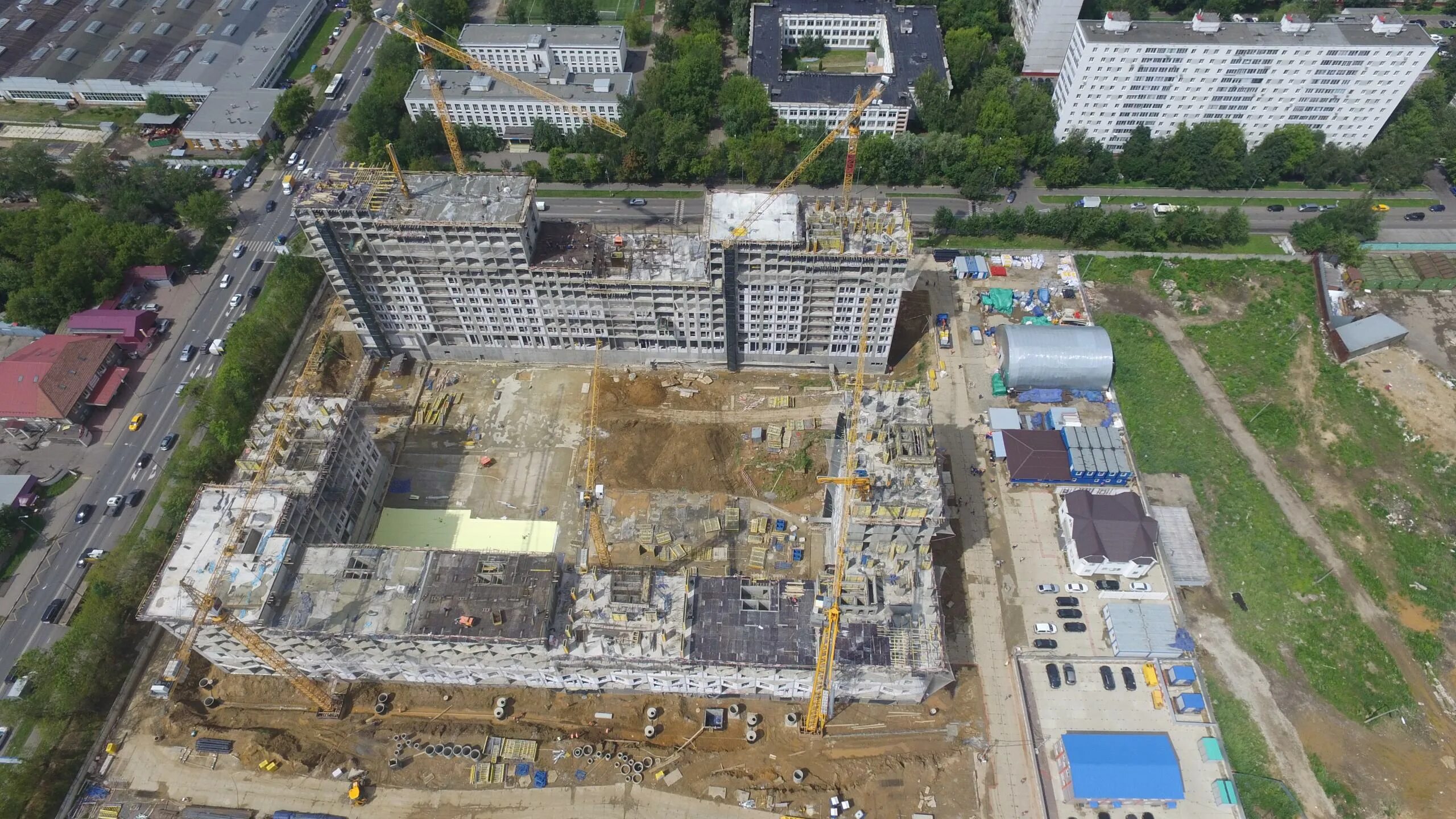Жк green park пик. Green park нижневартовск. Нижневартовск улица офис. Грин парк екатеринбург. Торговый центр green park нижневартовск.