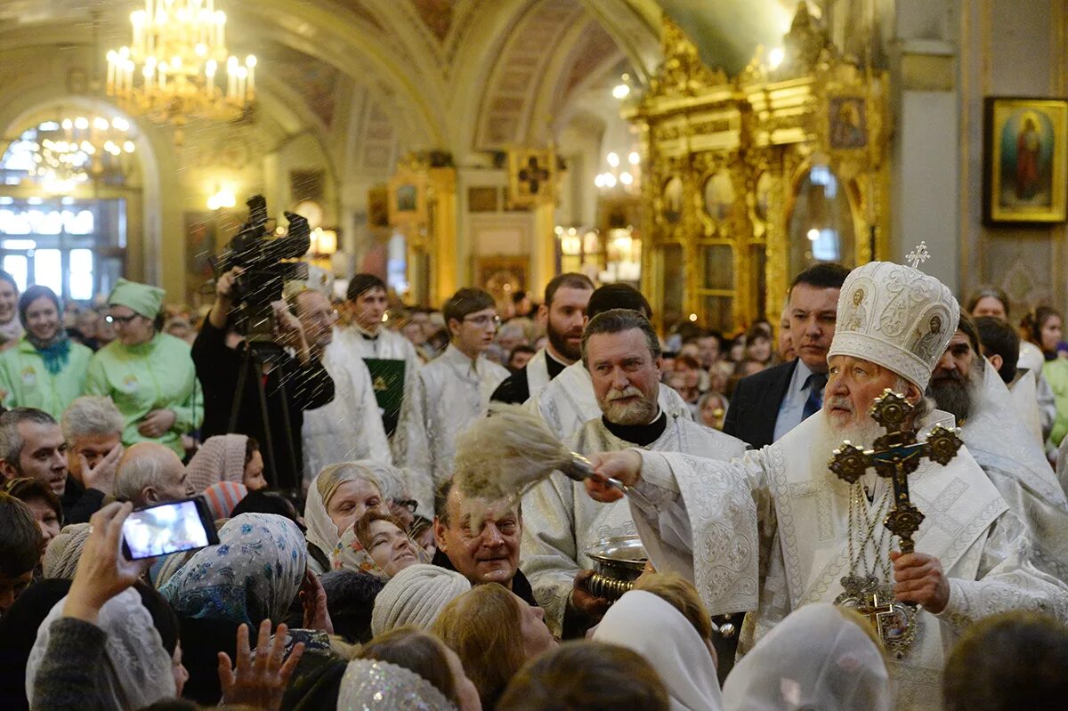 Освящение собора патриарх. Литургия после крещения. Таинство евхаристии в православии. Литургия после крещения. Освящение собора патриарх.