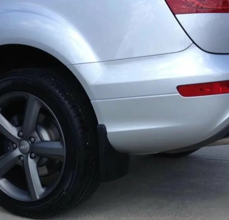 Брызговики q7 4l. Брызговики audi q7 s line. брызговики audi q7 4m. ауди ку7 с брызговиками.