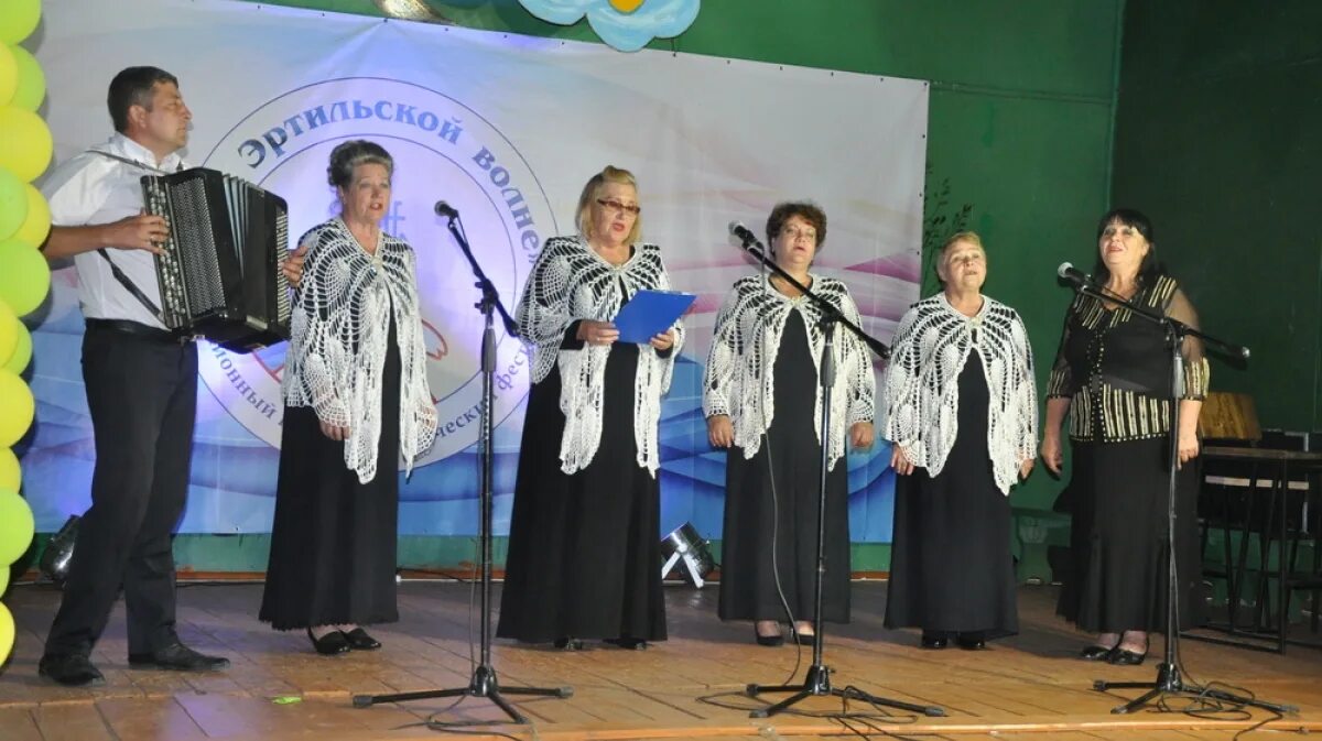 Группа эртиль в одноклассниках. Околица Эртиль ансамбль. Эртильский дом культуры. Дворец культуры Эртиль. Эртильский народный хор ансамбль Воронежская область.