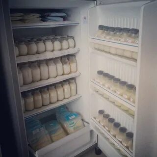 Кефир в холодильнике
