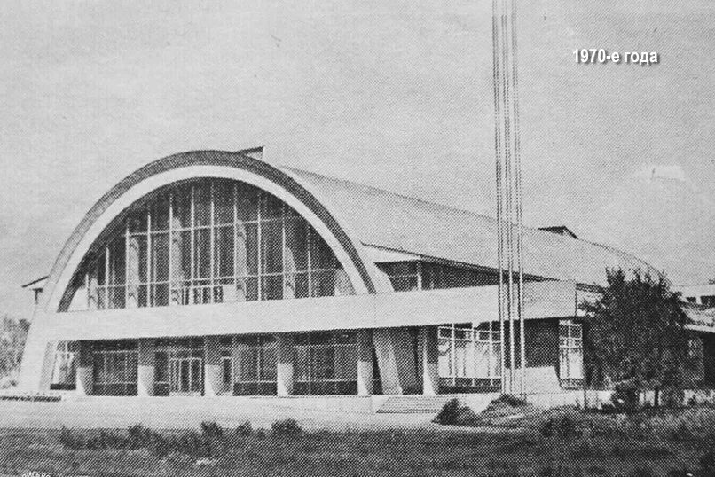 Бассейн Центральный стадион Волгоград. Крытый плавательный бассейн ВГАФК, Волгоград. Ефимов Волгоград Центральный бассейн. Бассейн волна Волгоград.