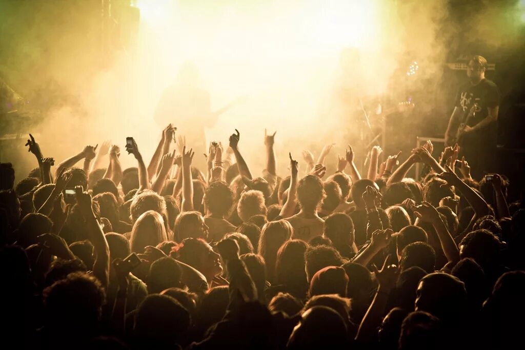 Клубная вечеринка. Клуб толпа картинка. Тусовка. Толпа людей в клубе. Клубные танцы.
