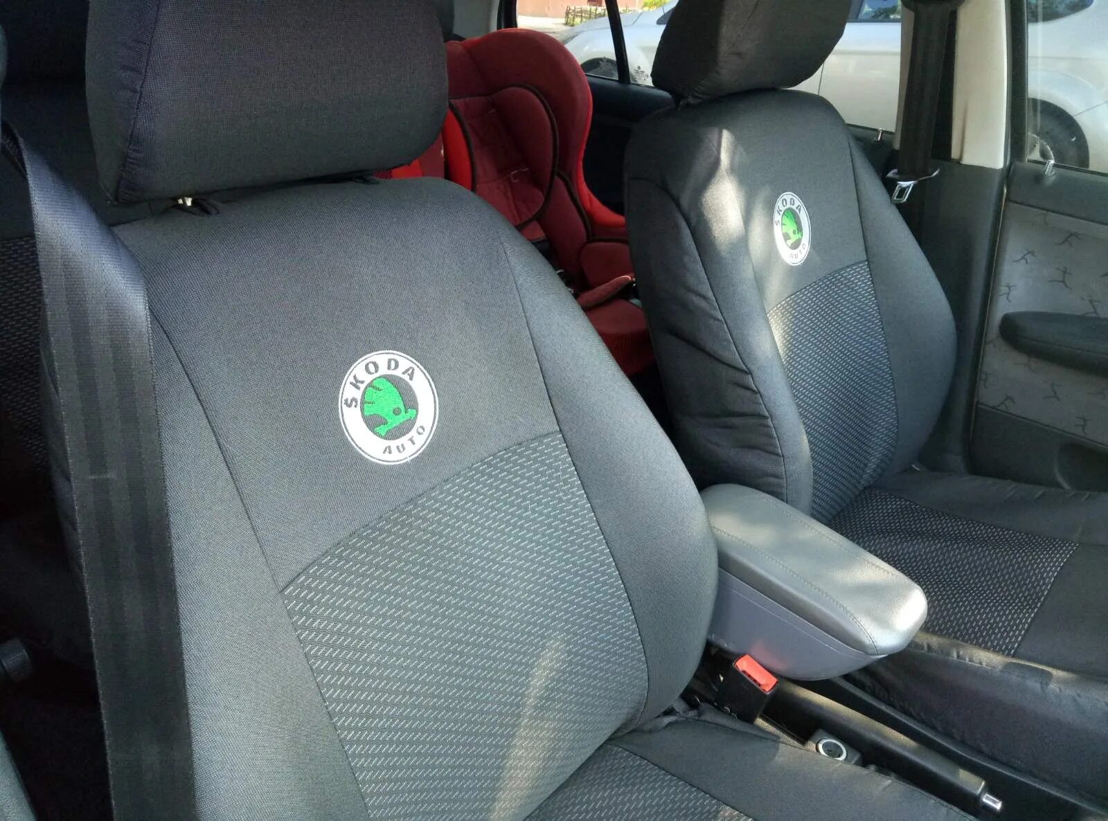Шкода фабия чехол сиденье. Чехлы skoda fabia 2. чехлы шкода фабия 2. чехлы сидений шкода фабия 2. шкода фабия 1 чехлы.