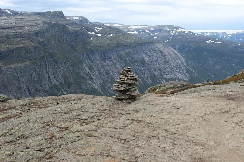 тролль камень в токсово. плато кьераг норвегия. каменные тролли в исландии. камень тролля в норвегии. камни троллей.