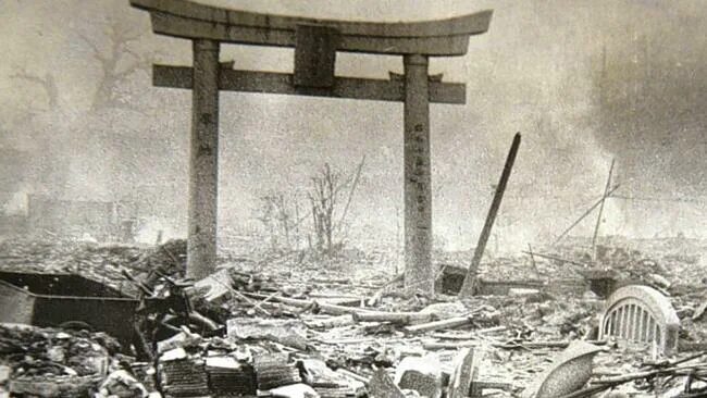 Разрушения от ядерного взрыва. Япония 1945 Хиросима и Нагасаки. Япония Нагасаки атомная бомба. Хиросима и Нагасаки атомная бомбардировка. Последствия ядерного взрыва в Японии 1945 Хиросима и Нагасаки.