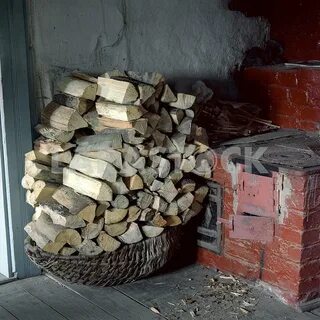 Как разжечь сырые дрова