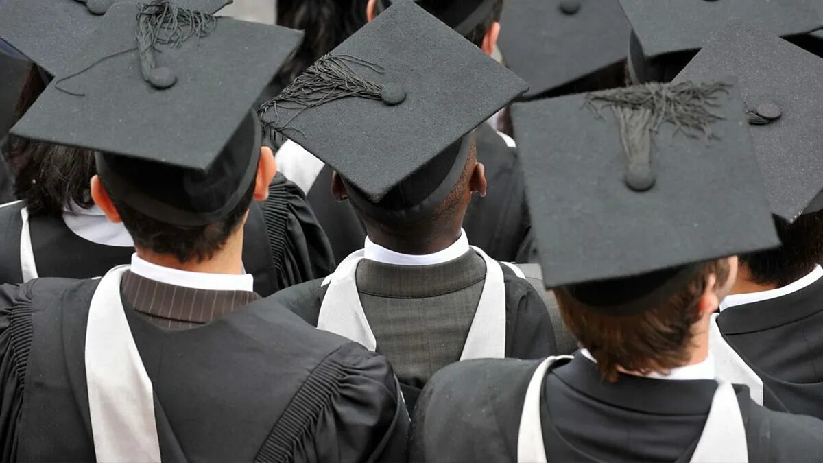 Студенты путешествуют. Студенты в вузе. Мвгу универ в москве. Студенты нашлись. Высшая школа экономики бауманская.