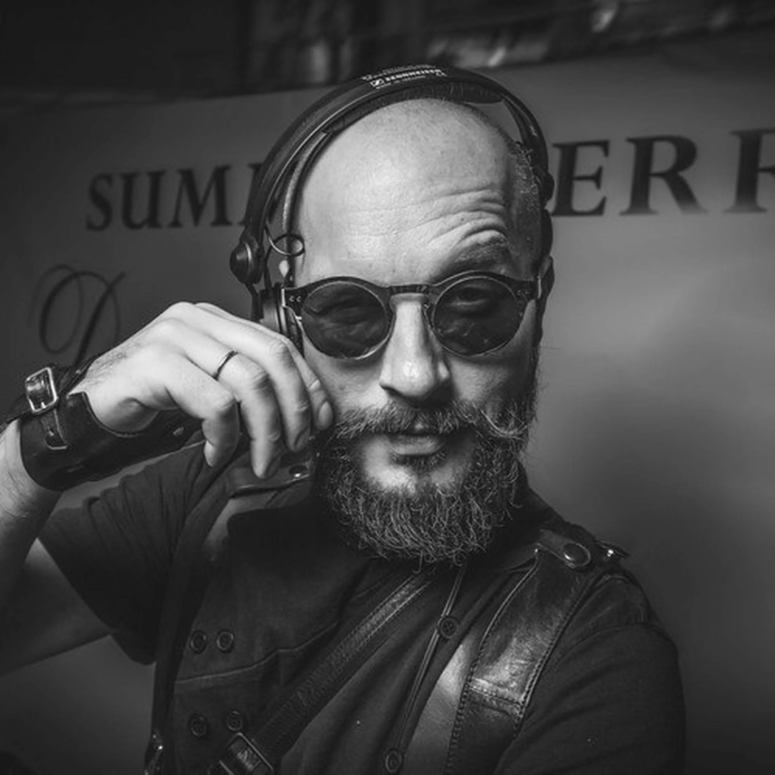 Dj list. Дж лист. диджей list. диджей лист кришнаит. фото дж лист.