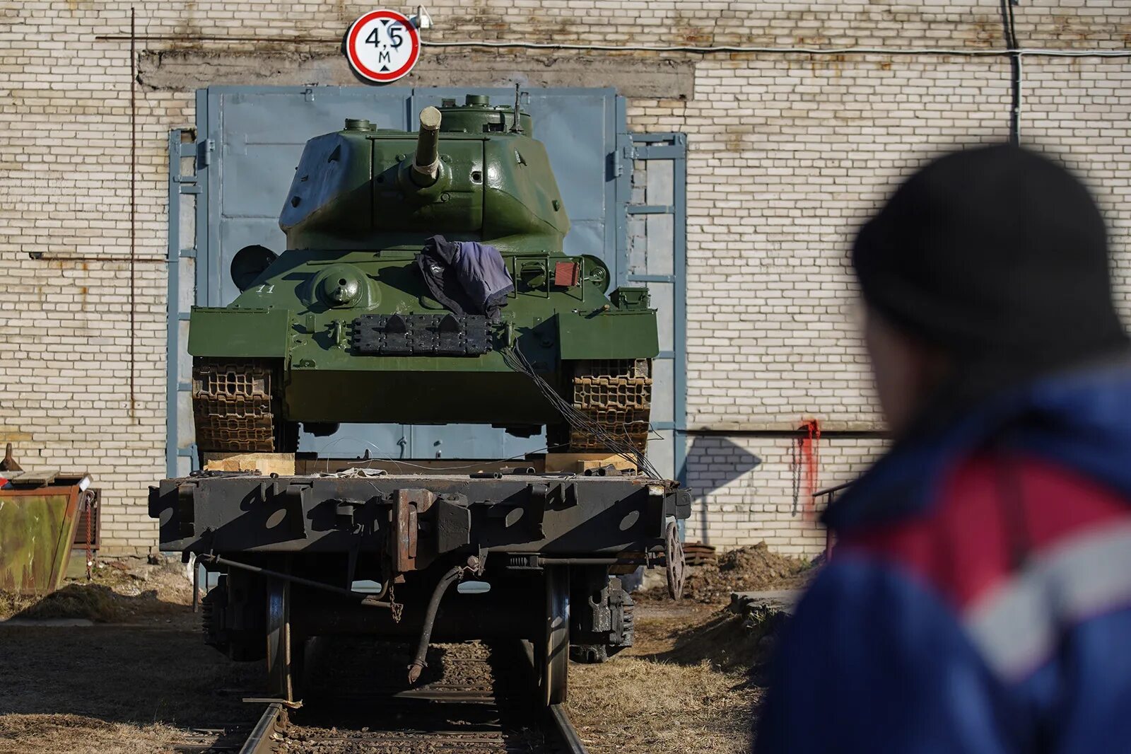 61 бронетанковый ремонтный. АО 61 бронетанковый ремонтный завод. Бронетанковый завод Стрельна. 61 БТРЗ Стрельна. Танковый завод 61 БТРЗ.